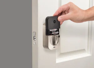 Cách thay pin khóa vân tay đơn giản cho ngôi nhà